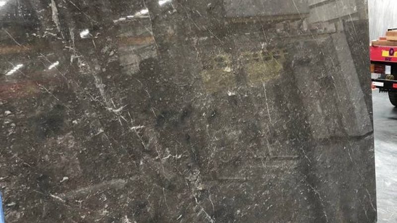 石材幕墙与玻璃幕墙寿命差异：影响因素及判断方法